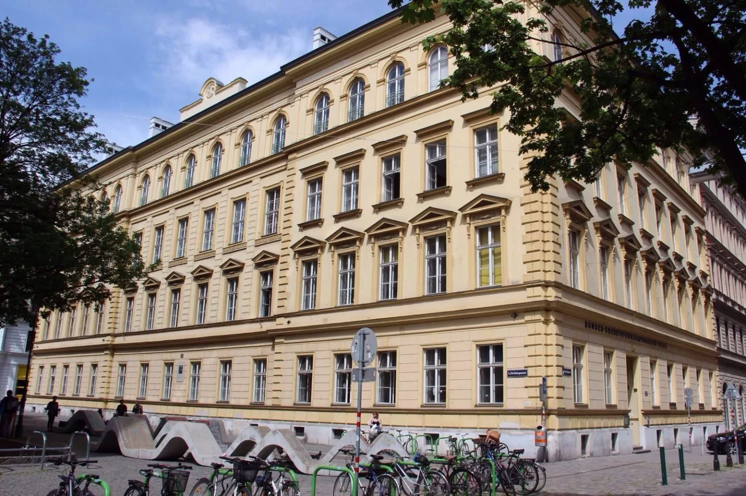 BORG I Hegelgasse 12