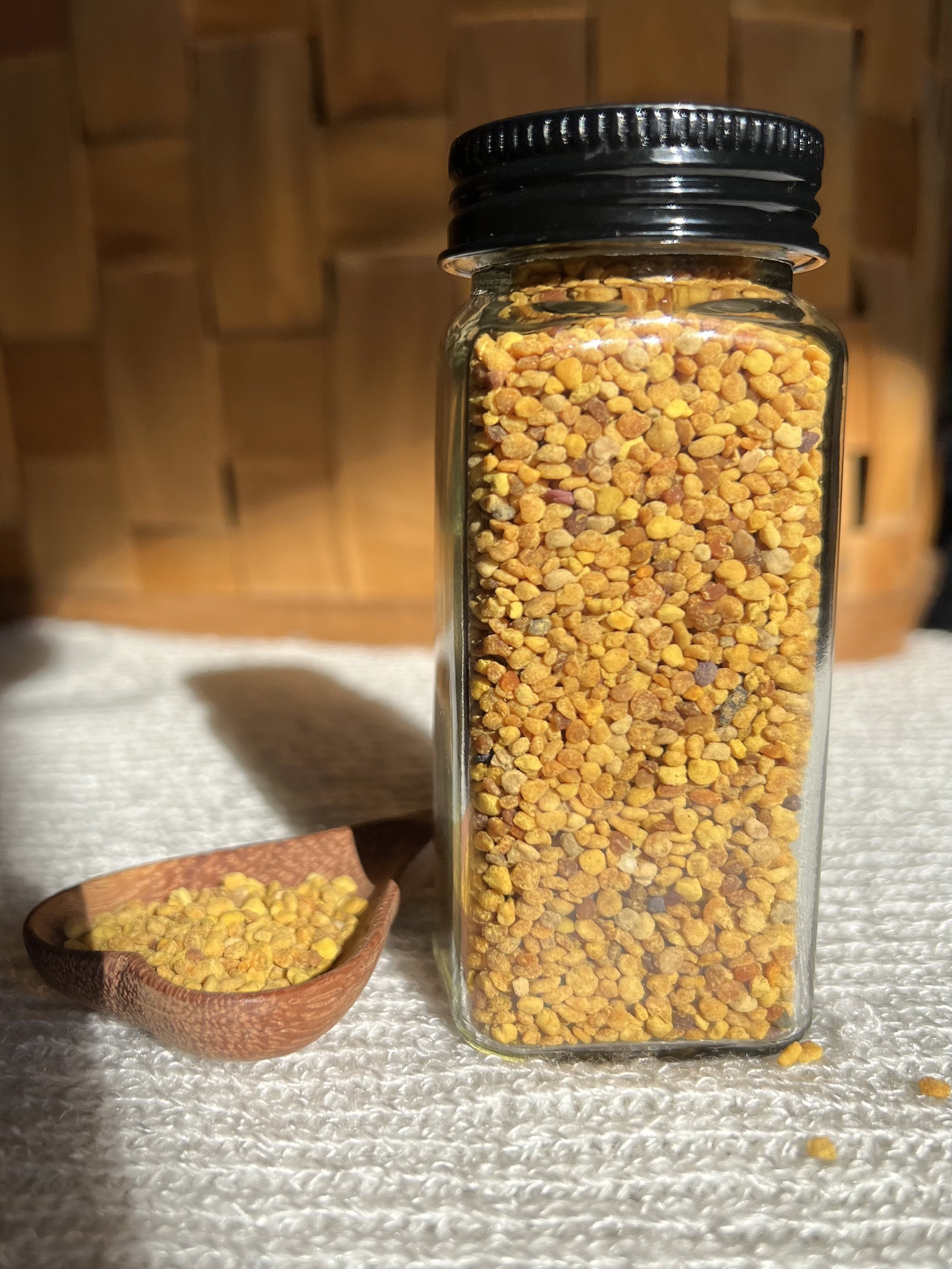 bee pollen product photo 2.jpeg