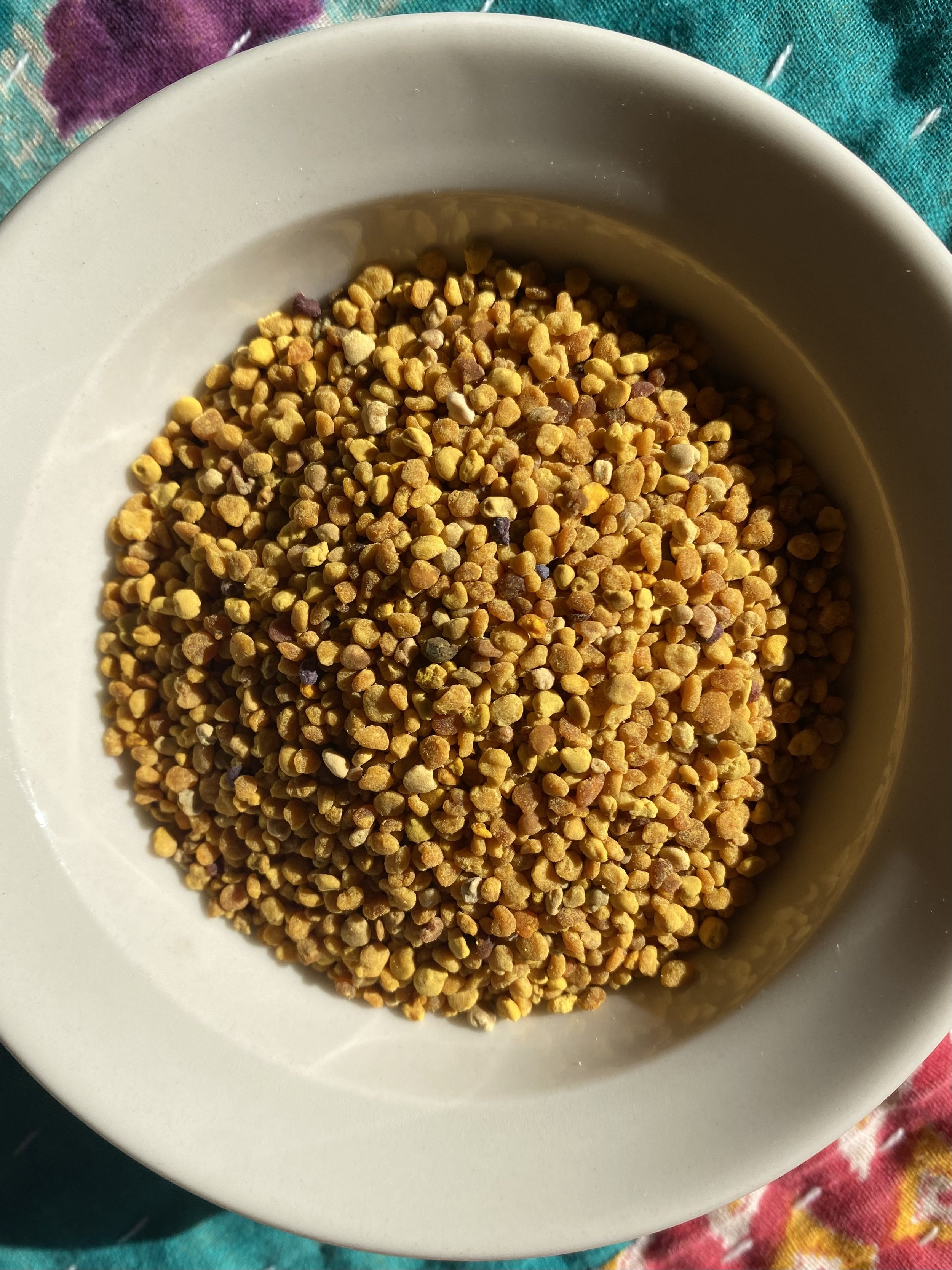 bee pollen produt photo 3.jpeg