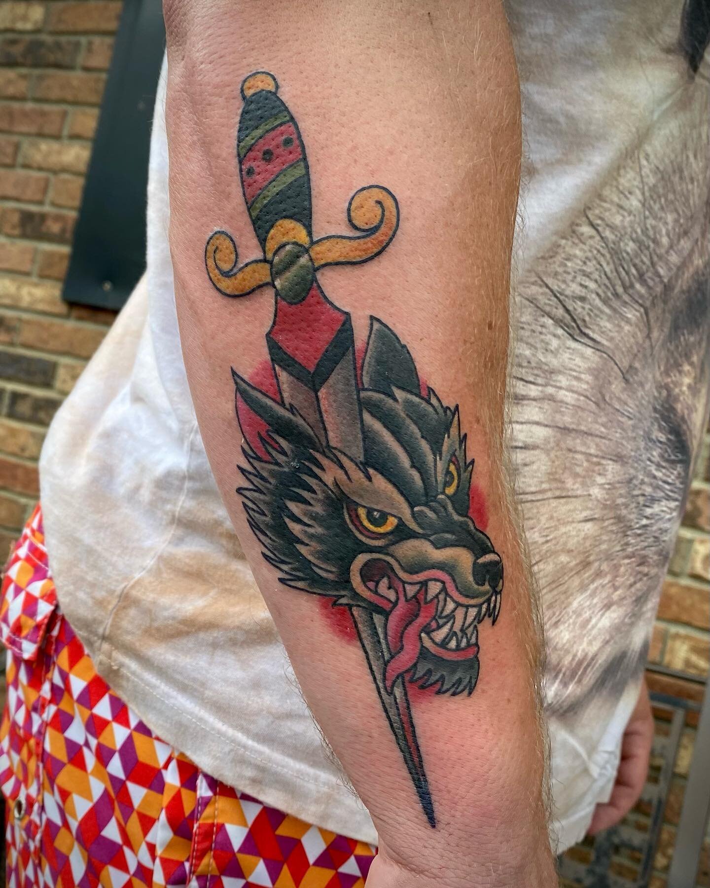 Nice wolf and dagger for @tyaustin3 @snakeoiltattoo #kentuckytattooers #traditionaltattoo