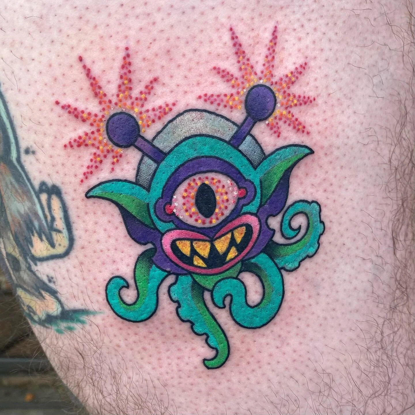 Lil alien tattoo 🛸 @snakeoiltattoo #kentuckytattooers #neotraditionaltattoo #alientattoo