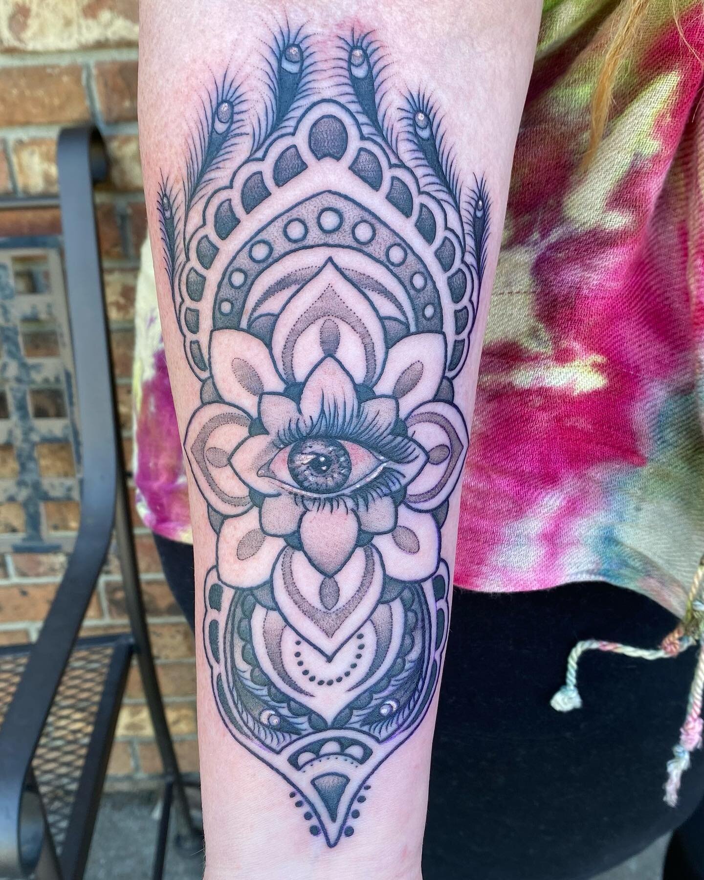 Very cool tattoo for my homie @goatiejooo @snakeoiltattoo thanks for coming all they way from Michigan ✌️🎈 #kentuckytattooers #mandala #eyetattoo #