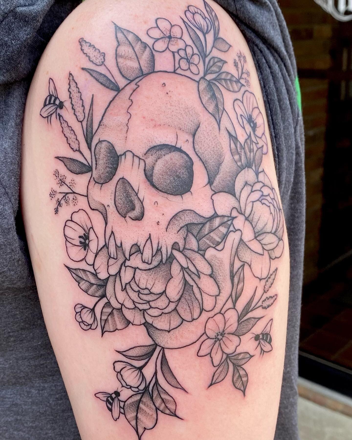 💀💐 @snakeoiltattoo  #kytattooers  #skullandflowers