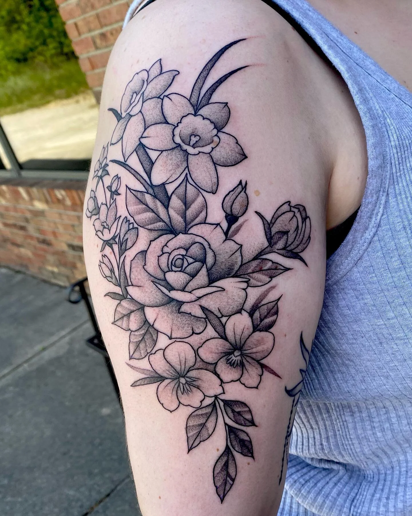 Some family birth flowers 💐 @snakeoiltattoo #flowers #kytattooers