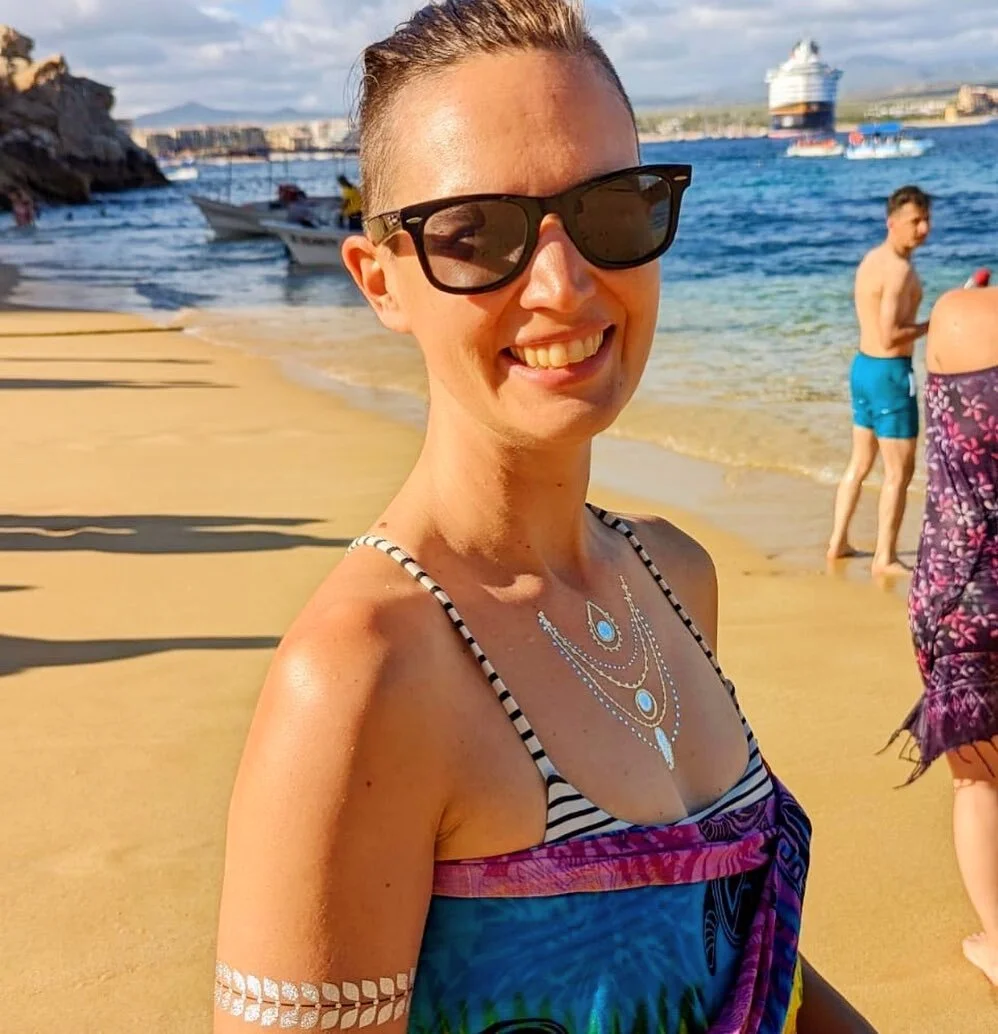 Feeling connected. . . . . . . .  #integrating #internalfamilysystems #healing #wellness #innerchildhappiness #stressrelease #watertherapy #sisterhood #mexico #bajacaliforniasur #meditation #mindfulness #acceptance #flow #surrender