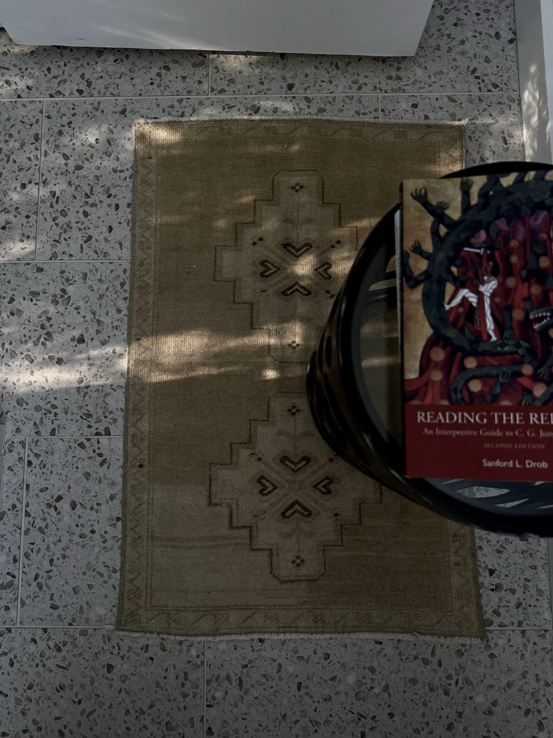 modern home bathroom design floor tile with turkish rug