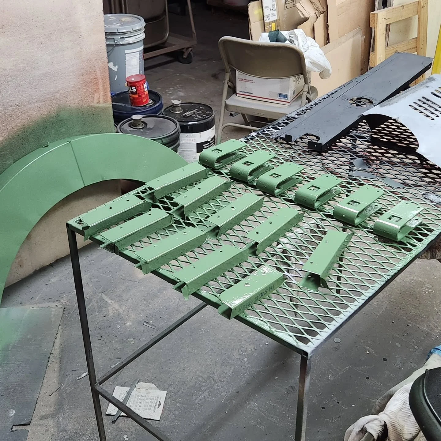Feeling a little green today at OPT. Got some painting done. 💚💚💚 Always need more volunteers at our museum! 250 E. 36th St. Open Mon, Wed, Sat 10am-3pm. Free admission!

#OPTrolley #southtucson #oldpueblotrolley #bus #painting