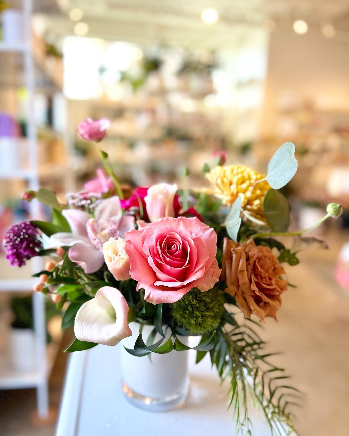 right now we lovin saga, toffee, and playa roses. you should smell the saga! #seattle #florist #seattleflorist #plants #plantsmakemehappy
#seattleflowers #cedarhouseflowers
#wallingford #localflowers #localbusiness
#blackownedbusiness 
#smallbusiness