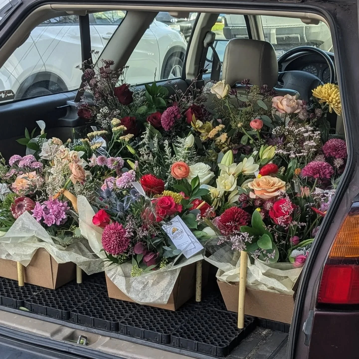 On the road again 🎶 

#cedarhouseflowers