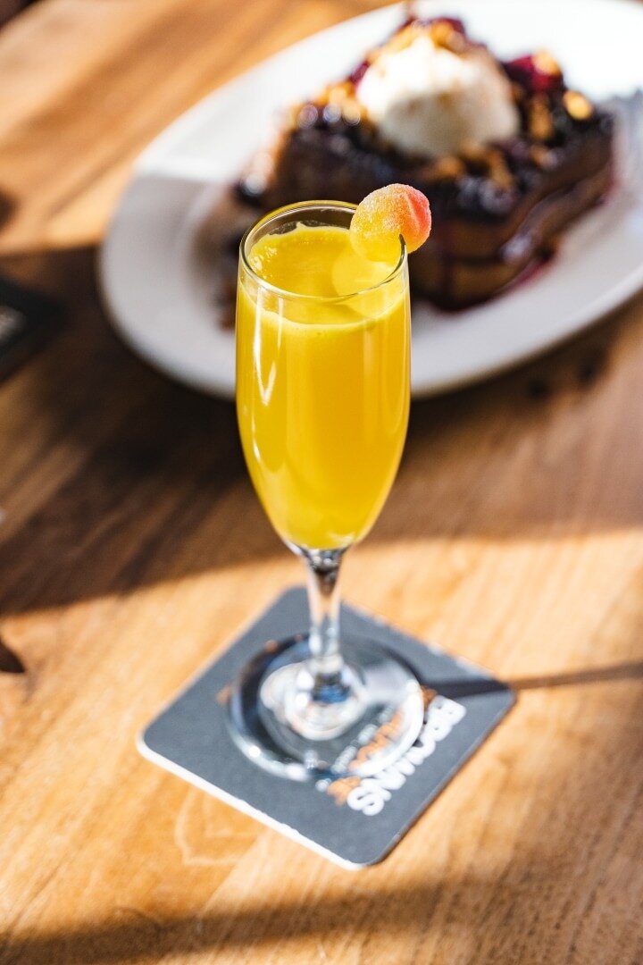 Who is ready for a Mom-osa?! To celebrate Mother's Day, all of our mimosas will be $3 off this weekend!
#Socialize #BrownsSocialize #Mimosa #Momosa