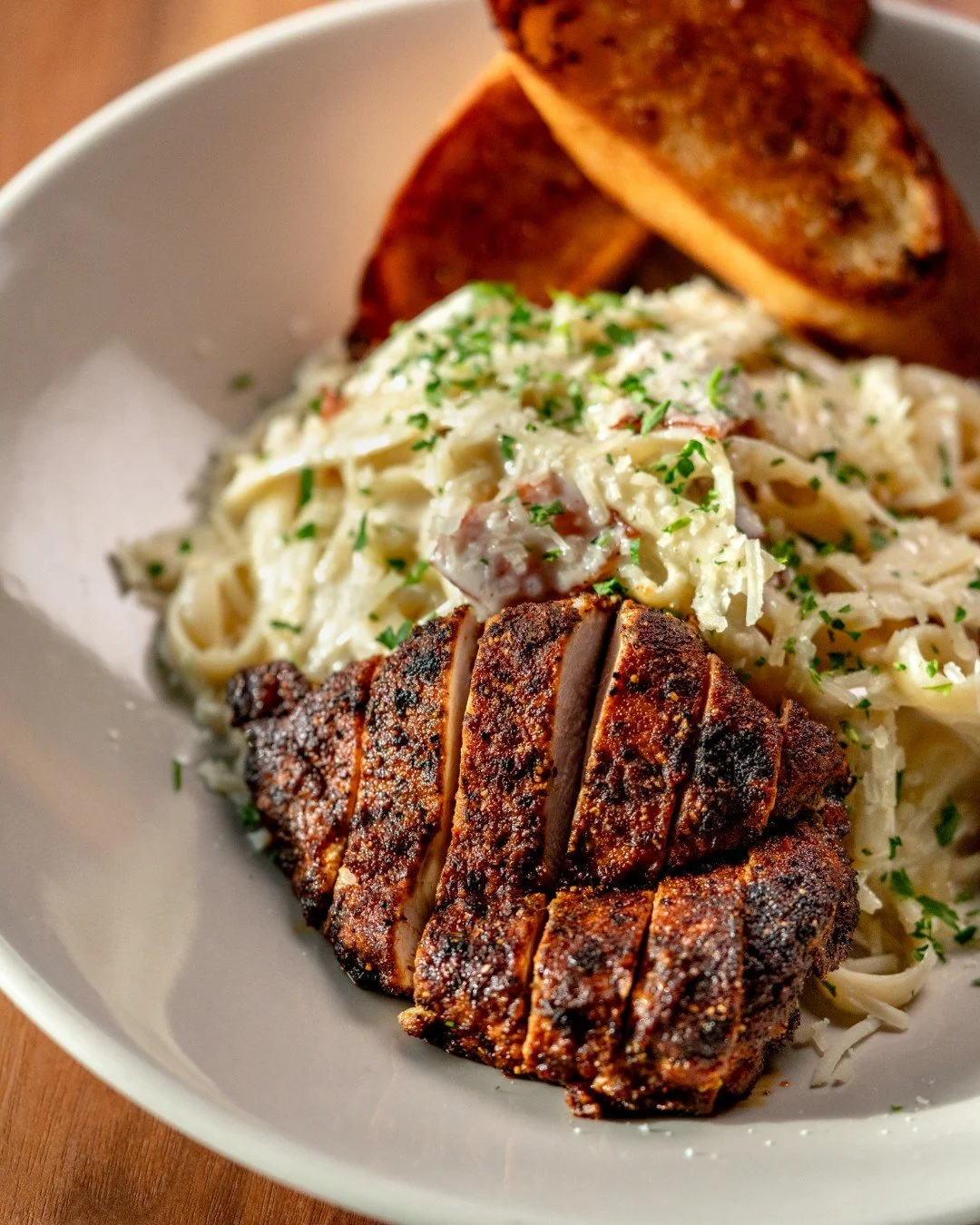 The classic that never stops winning hearts 💞🤤

~ Our famous Blackened Chicken Fettuccine Alfredo