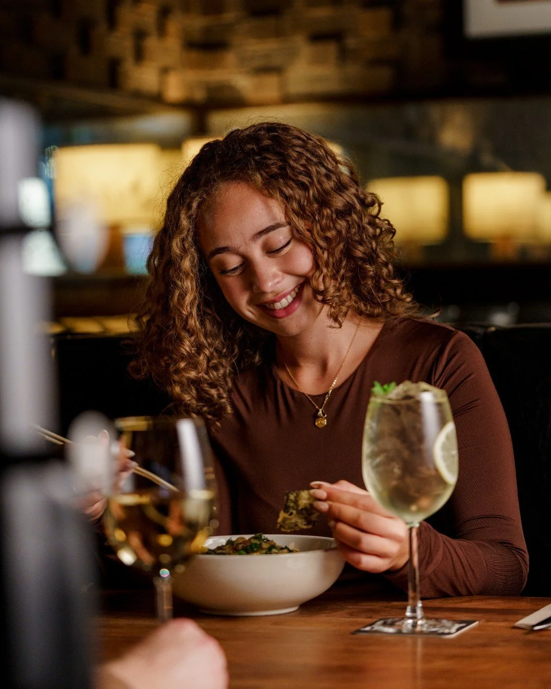 Fresh, bright, and full of island flavour... meet the BRAND NEW Big Island Poke 🌺🌿😋

~ Ahi tuna, sesame sriracha dressing, avocado, cucumber, mango, jalape&ntilde;o, macadamia, crispy noodles, and cilantro.