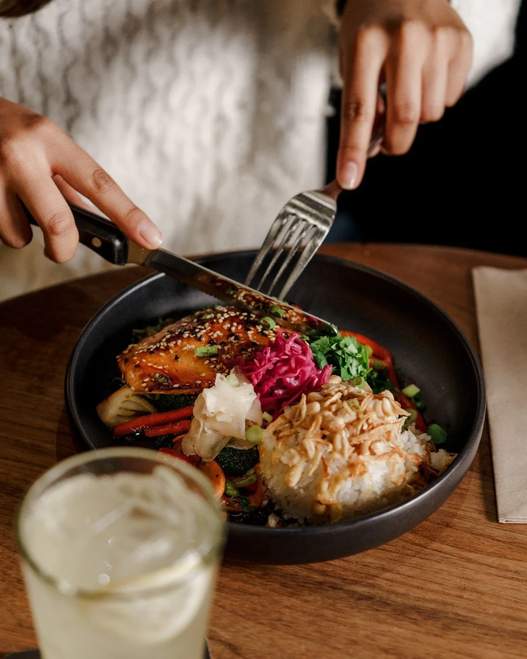 There are plenty of fish in the sea, but the Teriyaki Salmon Bowl is our favourite 🐟💛 Come reel in this meal!

Teriyaki Salmon Bowl: Housemade teriyaki, wok fired vegetables, coconut cashew rice, toasted sesame, ginger, cilantro.