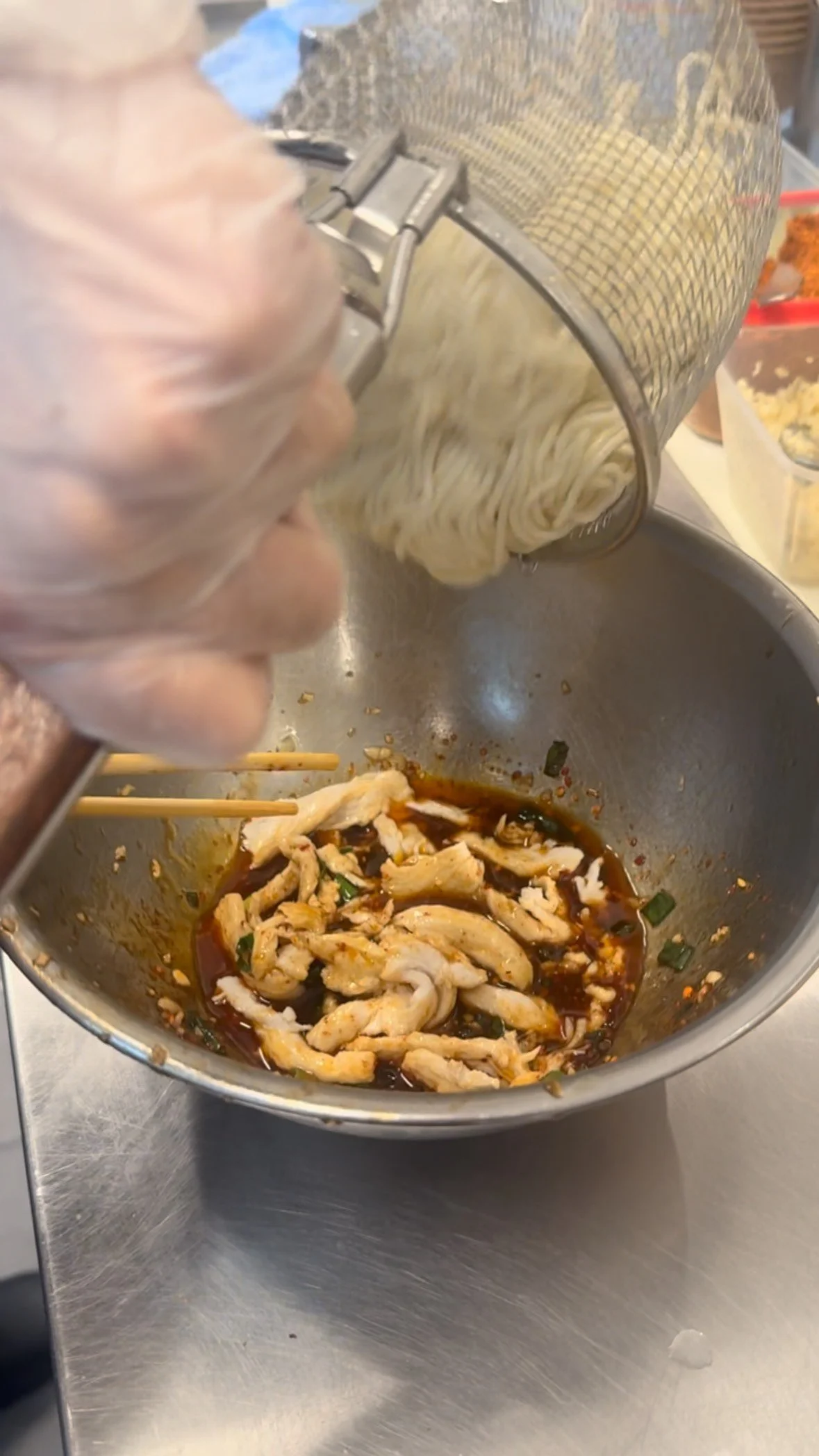 Easy and quick, the spicy mixed noodles with chicken, get 3 extra pan friend pork & chive dumplings in a meal. #penritheats #dumplings #noodles #sydneyeats