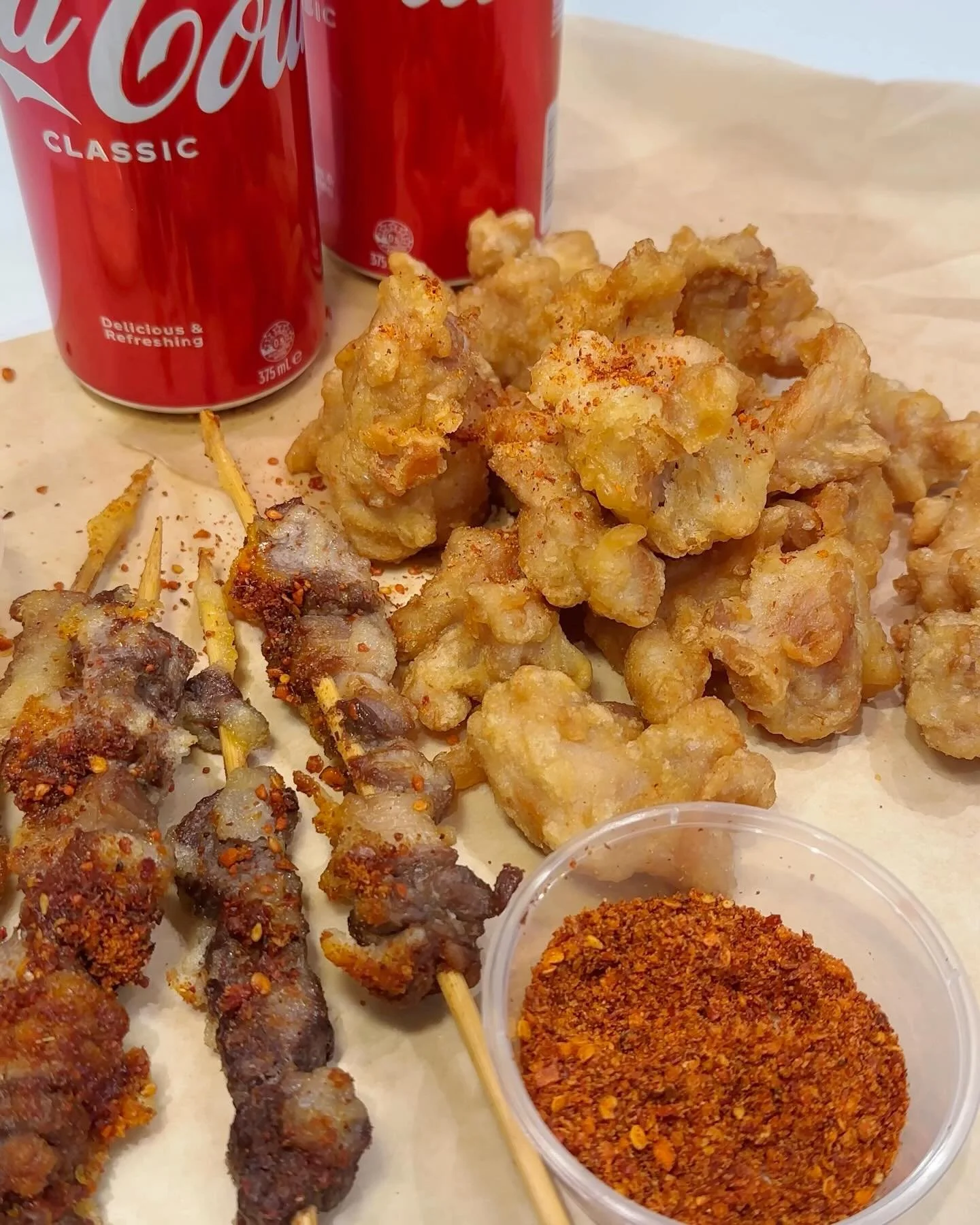 Treat yourself it’s Friday!!! Skewers seasoned with our house made chilli powder and if your feeling even hungrier chuck on a side of our chicken nuggets #dumplings #noodles #skewers #penritheats