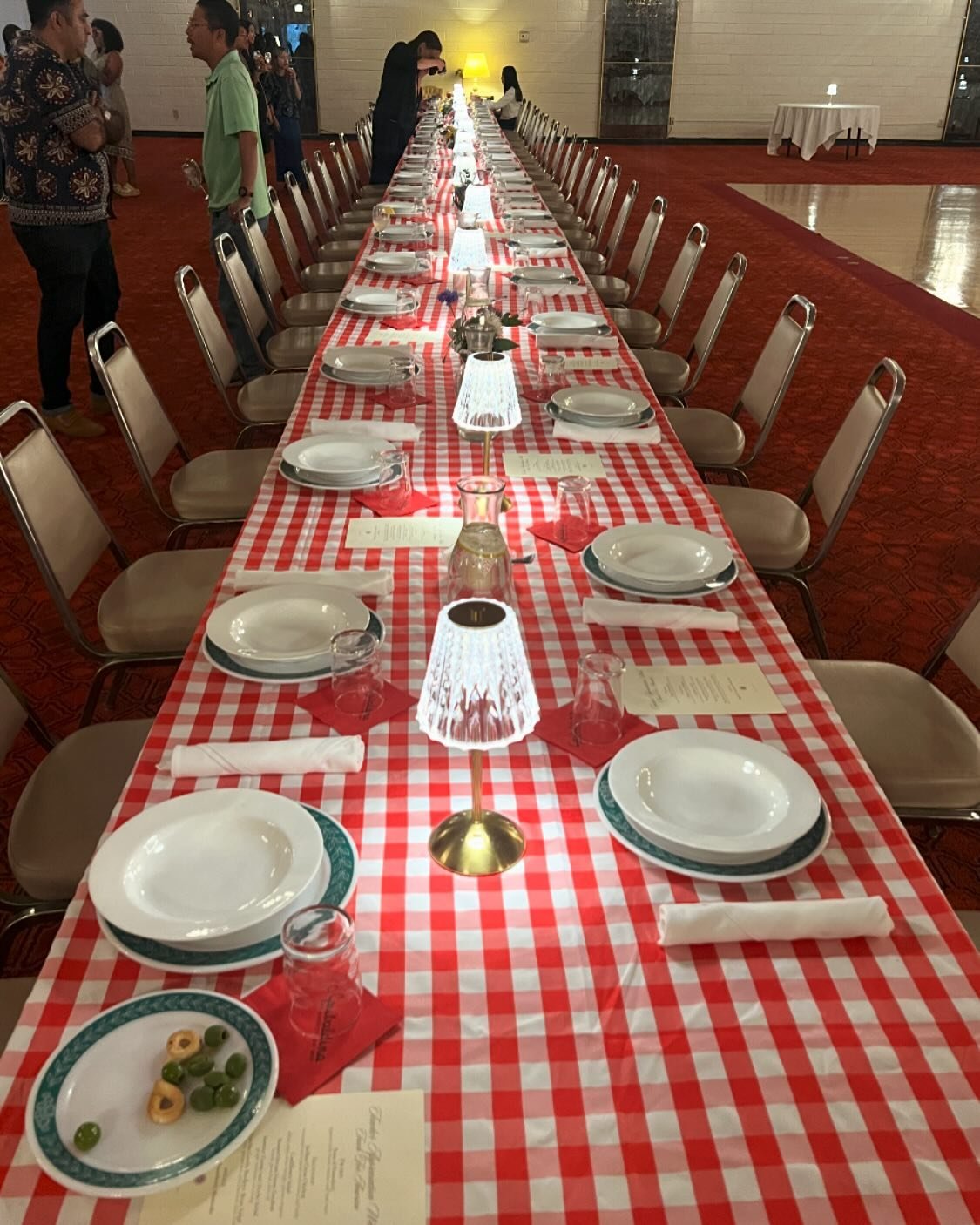 📓Teacher Appreciation Week! ✏️

This photo was taken yesterday afternoon, right before we opened the doors to a very special luncheon for @teachforamerica.

With a gorgeous meal by Chef @amandajlasagna, the Los Angeles leadership team also had a sal