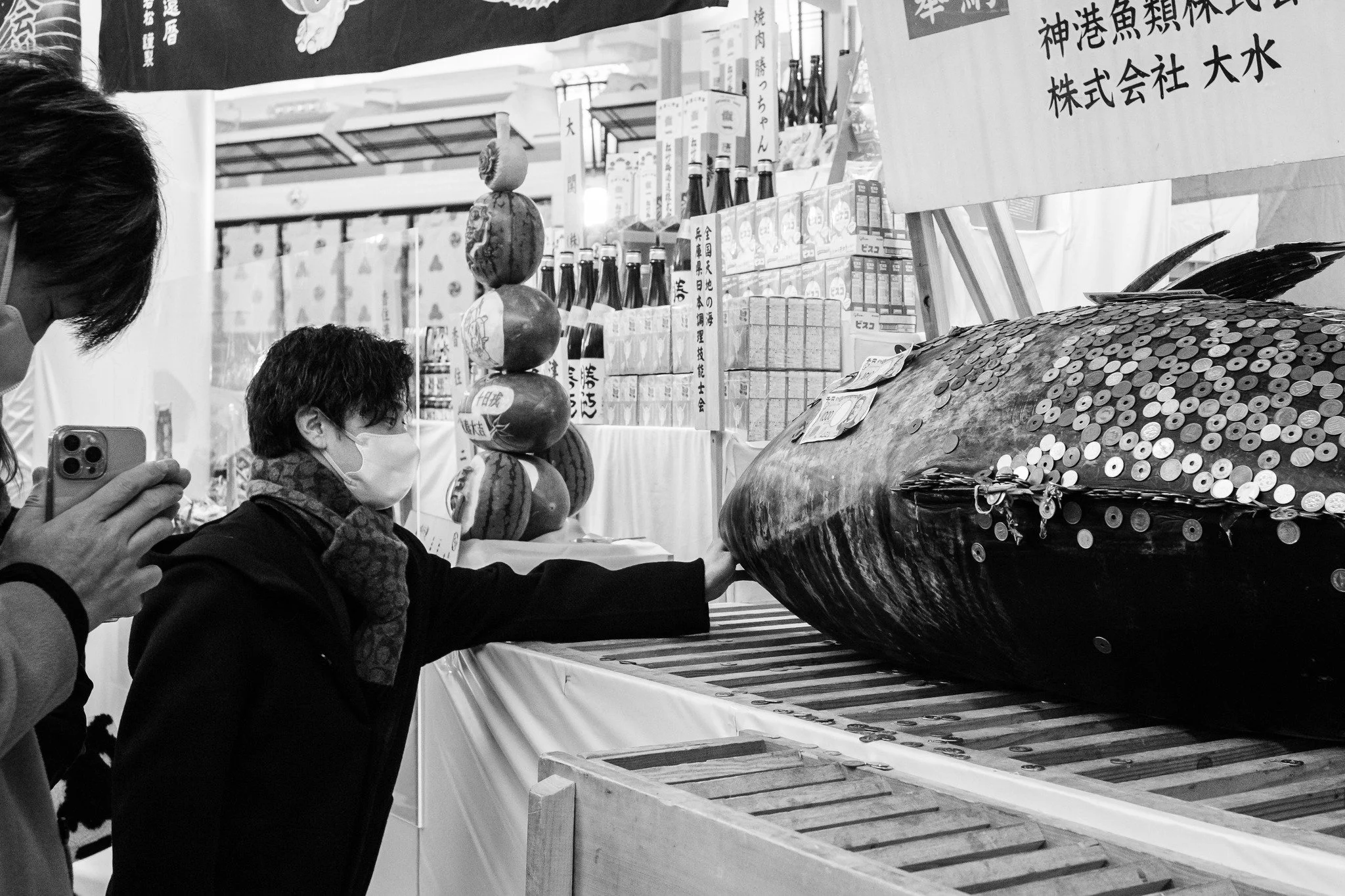 At the Tōka Ebisu matsuri at Nishinomiya Shrine, fortune is not always wished for quietly. Coins are pressed onto the body of a massive lucky tuna, an offering believed to invite prosperity, business success, and an abundant catch.

In this moment, a