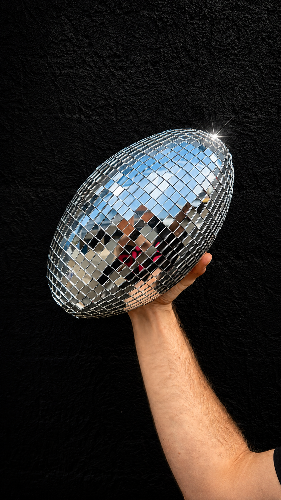 Kylie Minogue AFL Grand Final disco football.PNG