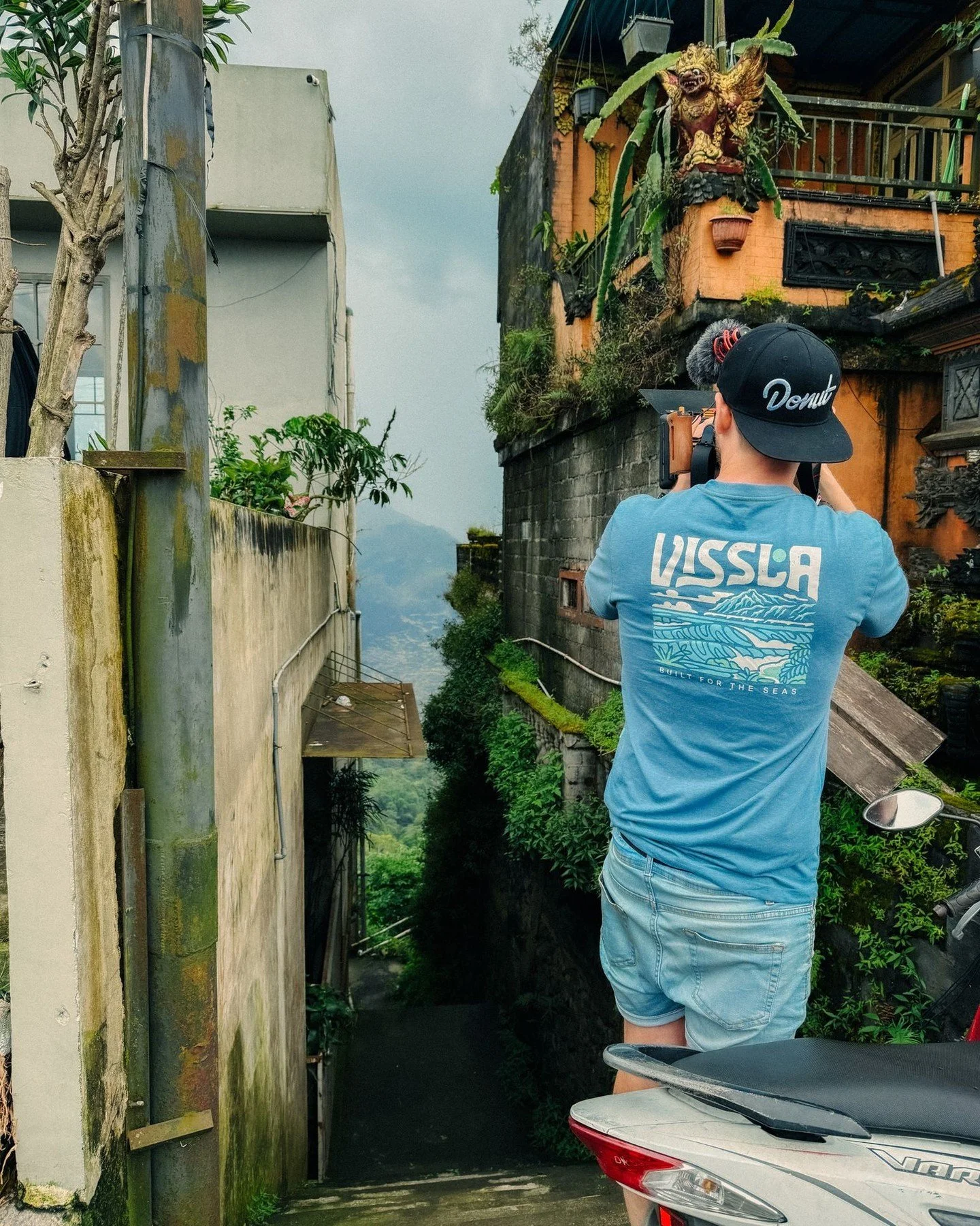 Find the cracks.

Like this spot in Bali, between the houses where the incredible backdrop just appeared, almost in secret.

Had to stop and film it and I'm happy it got documented, because things like these are easy to forget.