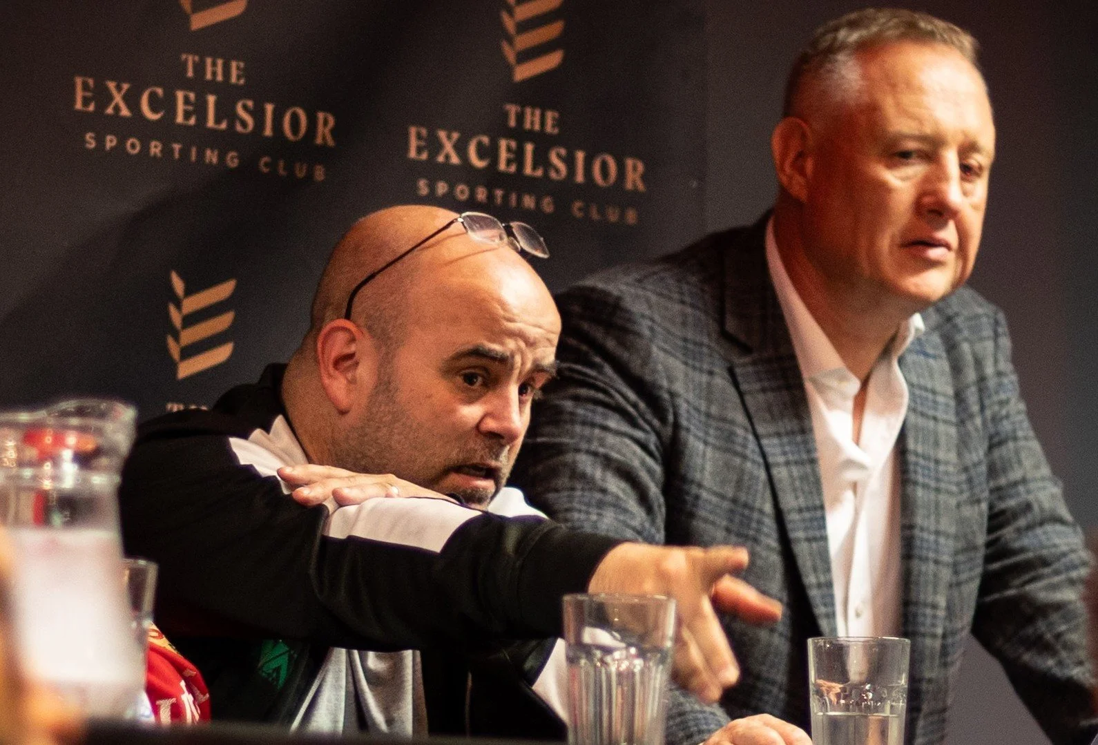 Pull-outs force Scott to switch top show