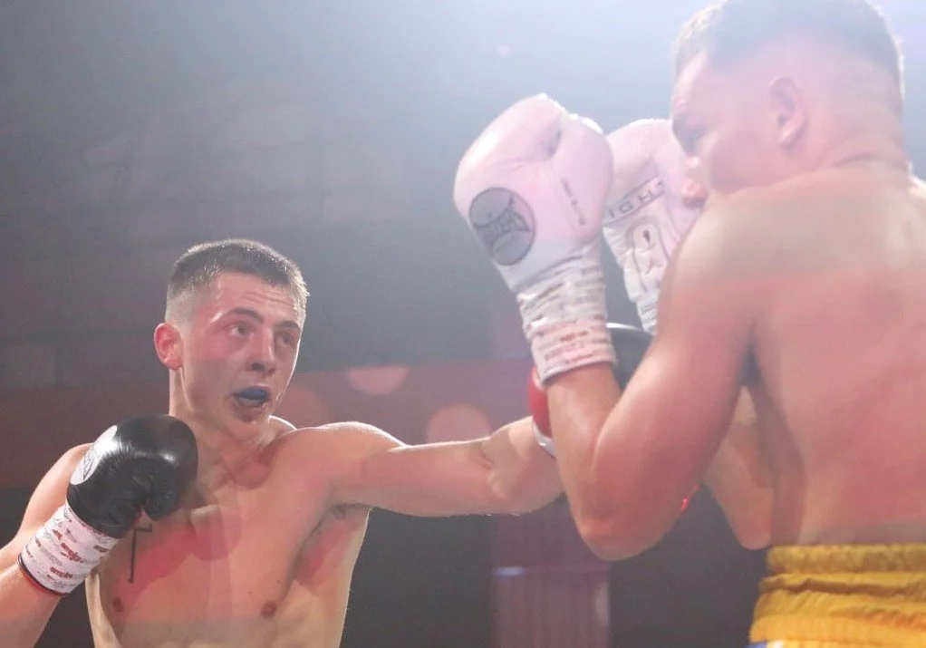 Regan makes quick move to six rounders