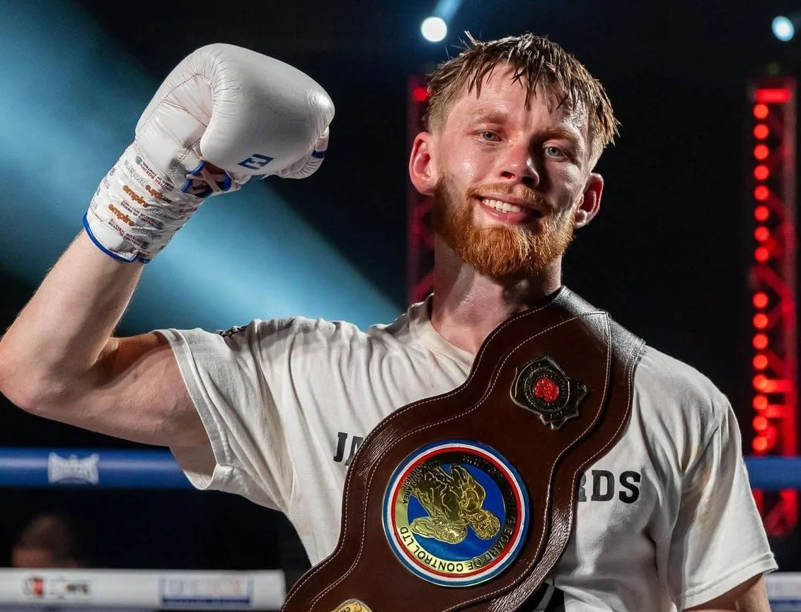 Edwards takes belt in an absolute war