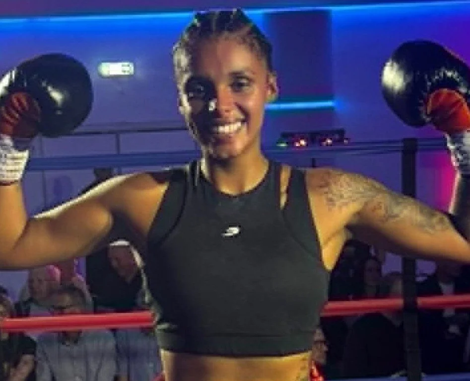 Top debut for D&amp;A first female pro Mia