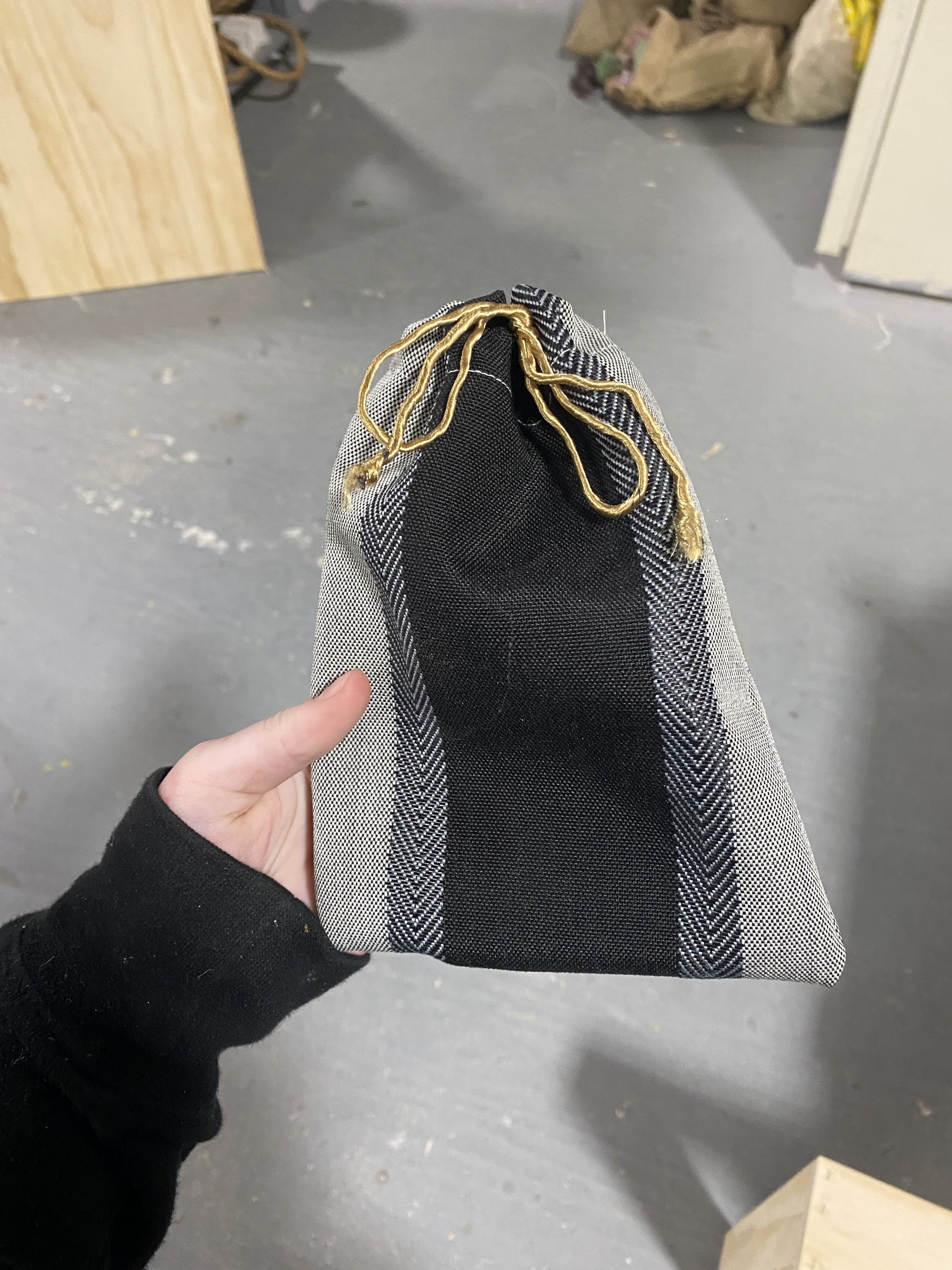 Potiphar's purse, sewn with functional drawstring. (Joseph [...], MSMT '22)