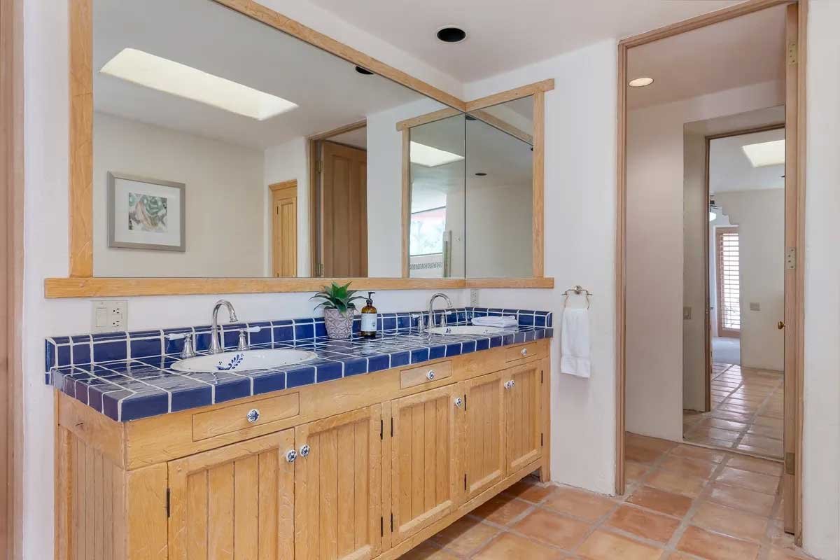 Images of the "Pond Estate" are provided courtesy of avantstay.com