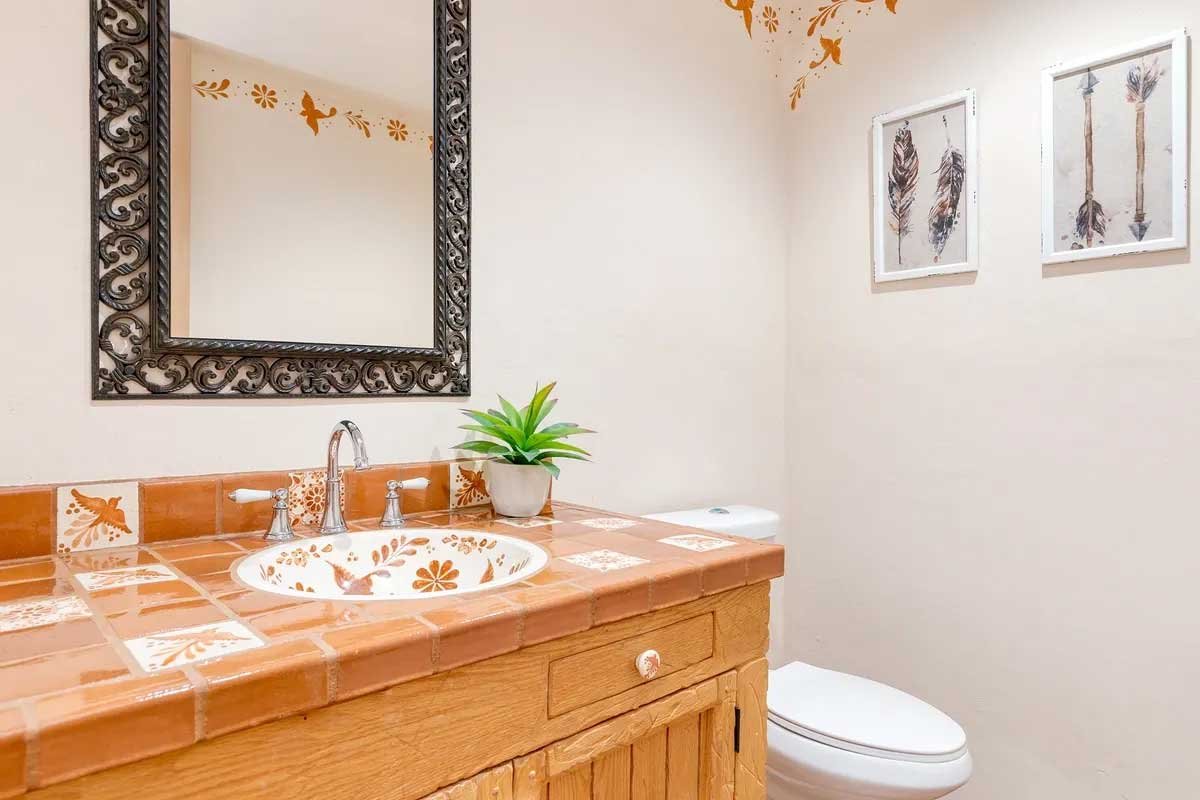 Images of the "Pond Estate" are provided courtesy of avantstay.com