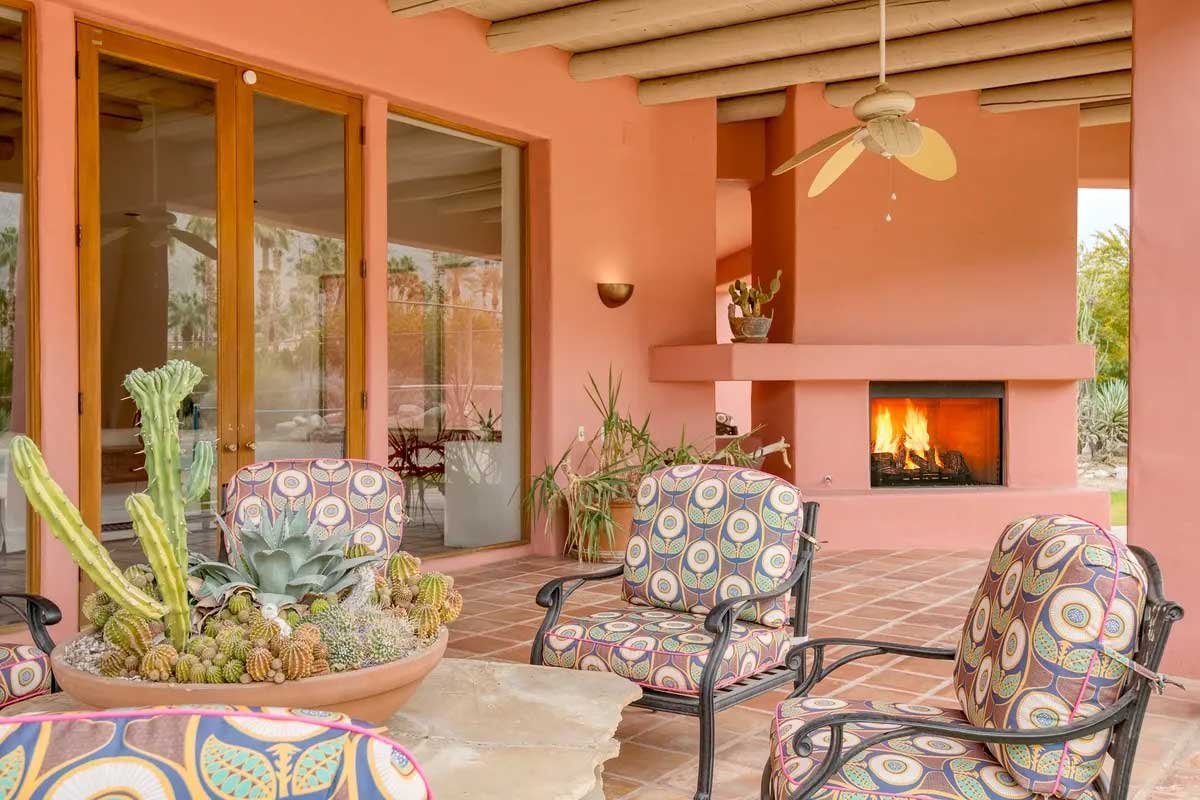 Images of the "Pond Estate" are provided courtesy of avantstay.com