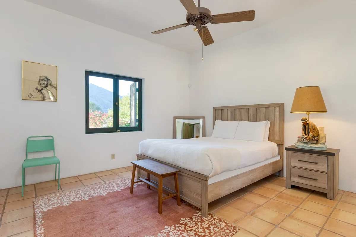 Images of the "Pond Estate" are provided courtesy of avantstay.com