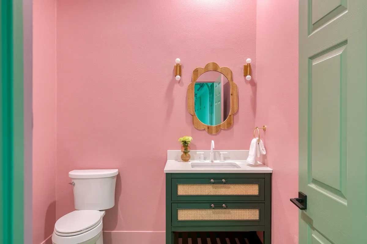 Images of the "Pond Estate" are provided courtesy of avantstay.com