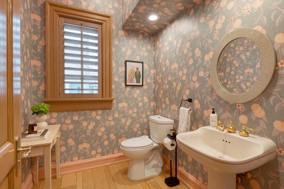 Images of the "Pond Estate" are provided courtesy of avantstay.com