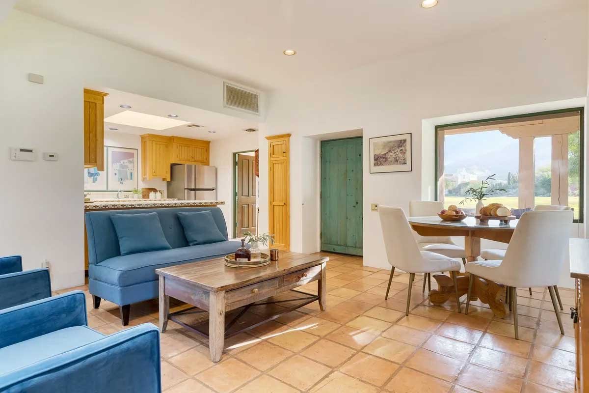 Images of the "Pond Estate" are provided courtesy of avantstay.com