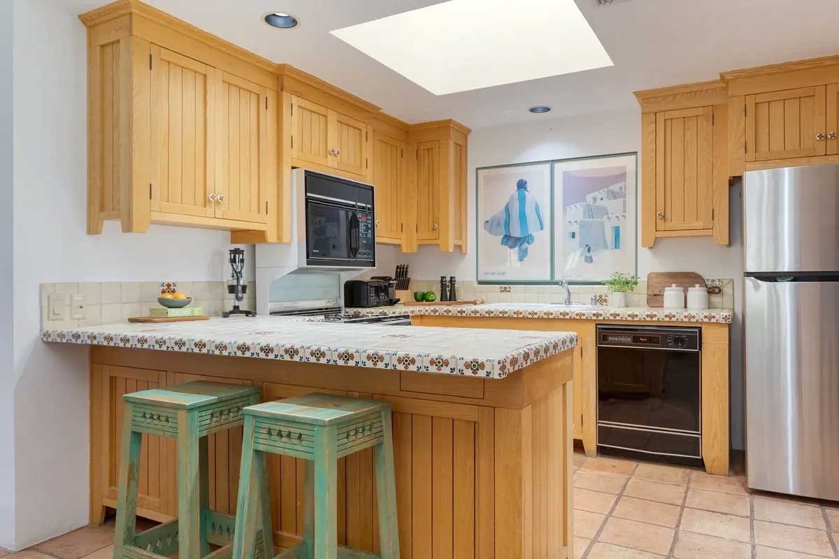 Images of the "Pond Estate" are provided courtesy of avantstay.com