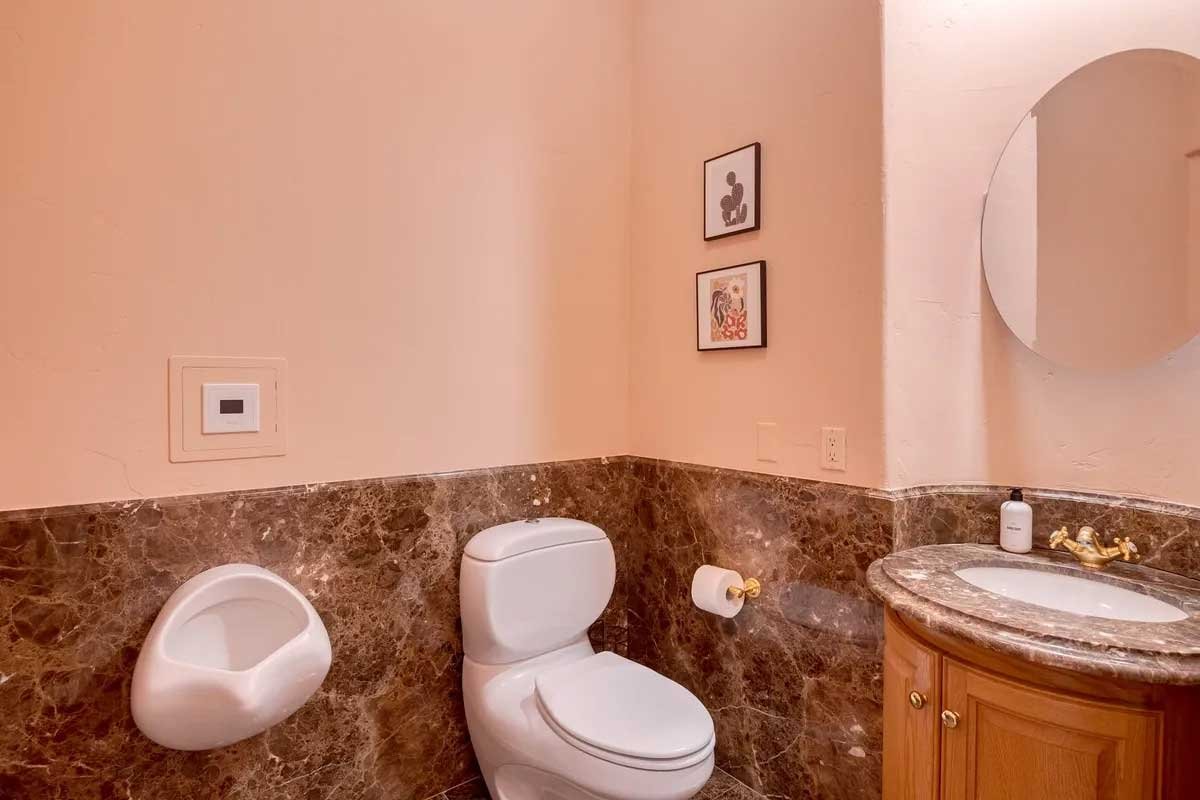 Images of the "Pond Estate" are provided courtesy of avantstay.com