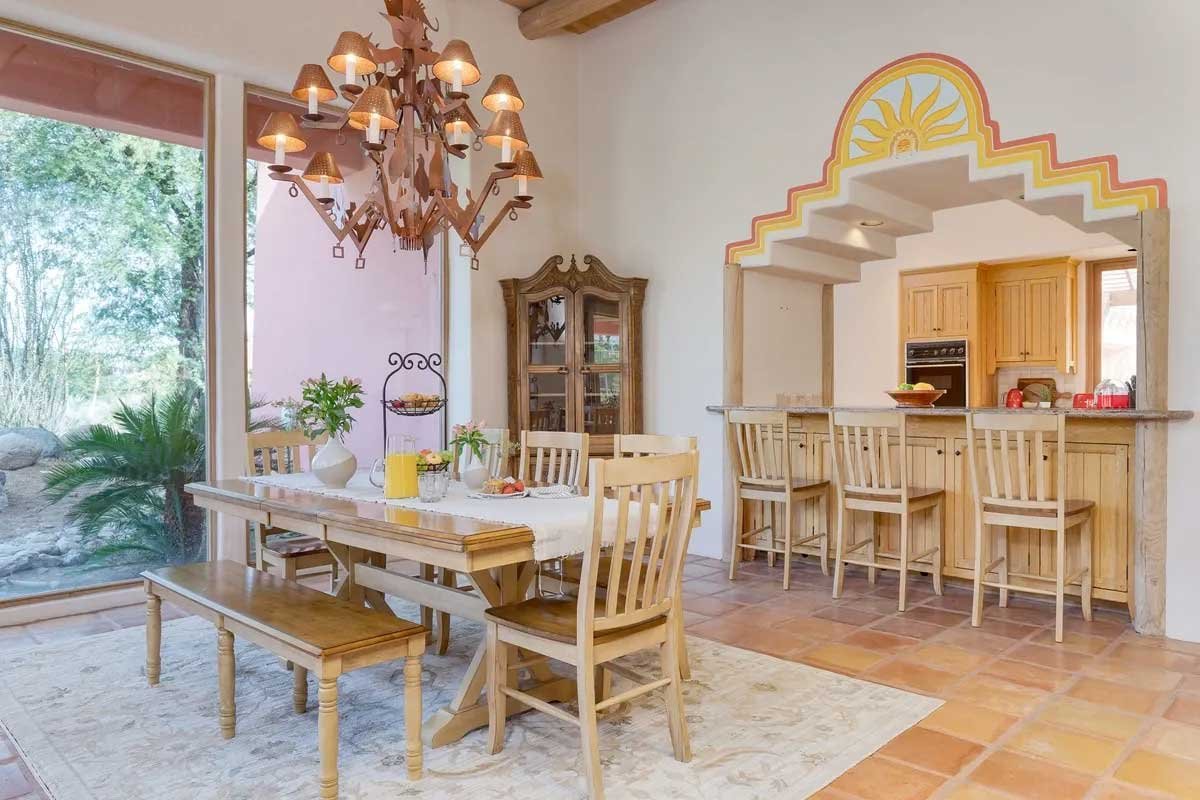 Images of the "Pond Estate" are provided courtesy of avantstay.com