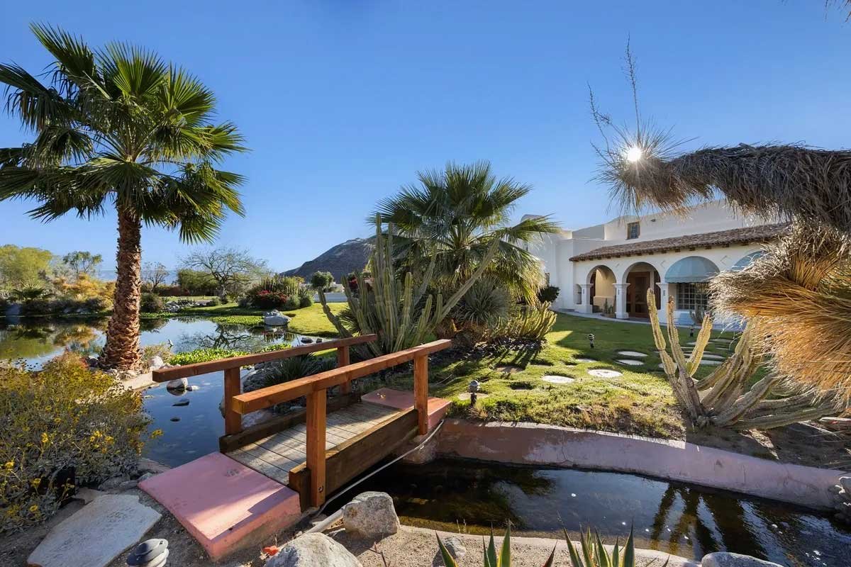 Images of the "Pond Estate" are provided courtesy of avantstay.com