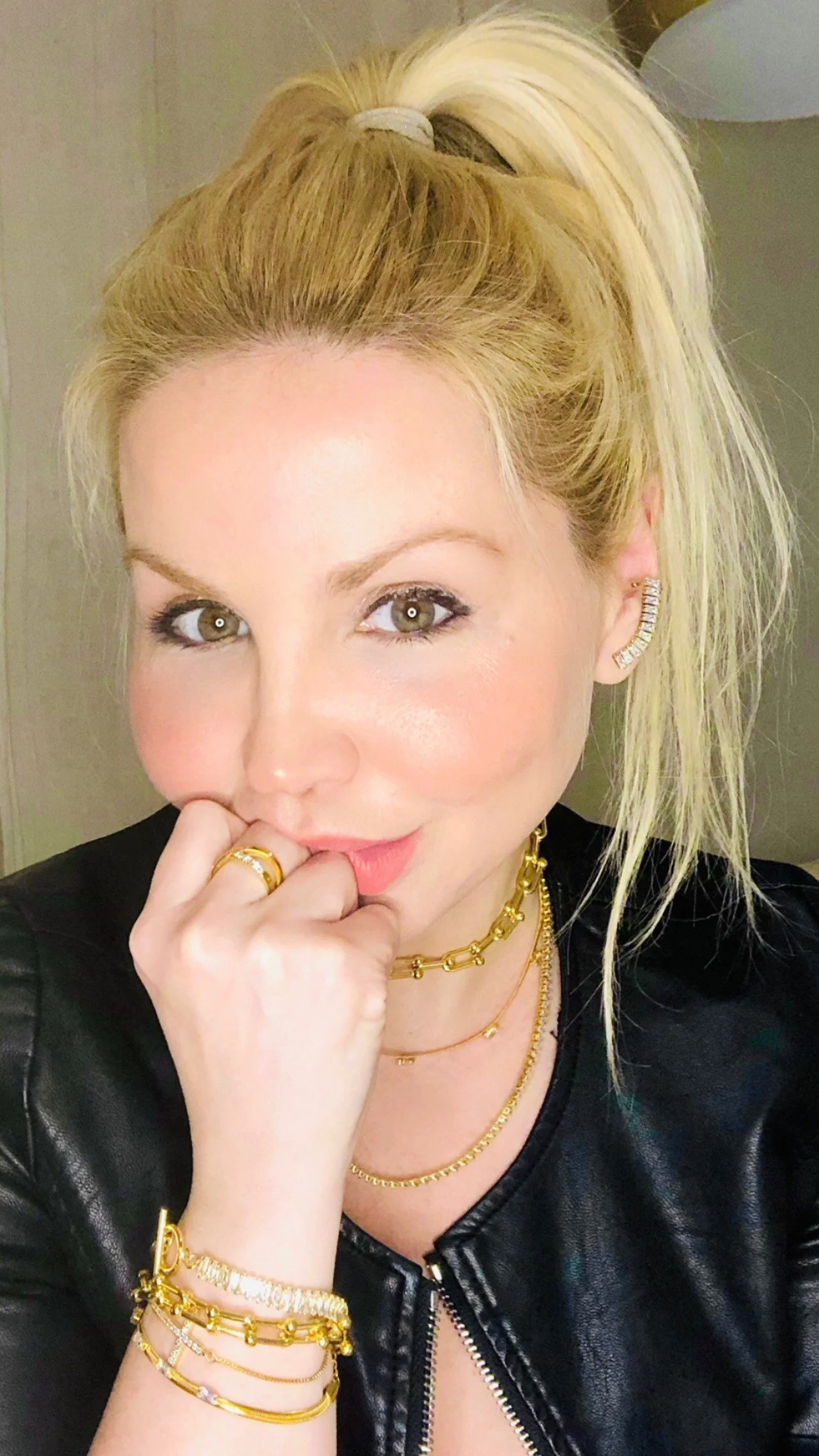 Giovana Serra @gioandtheglobe