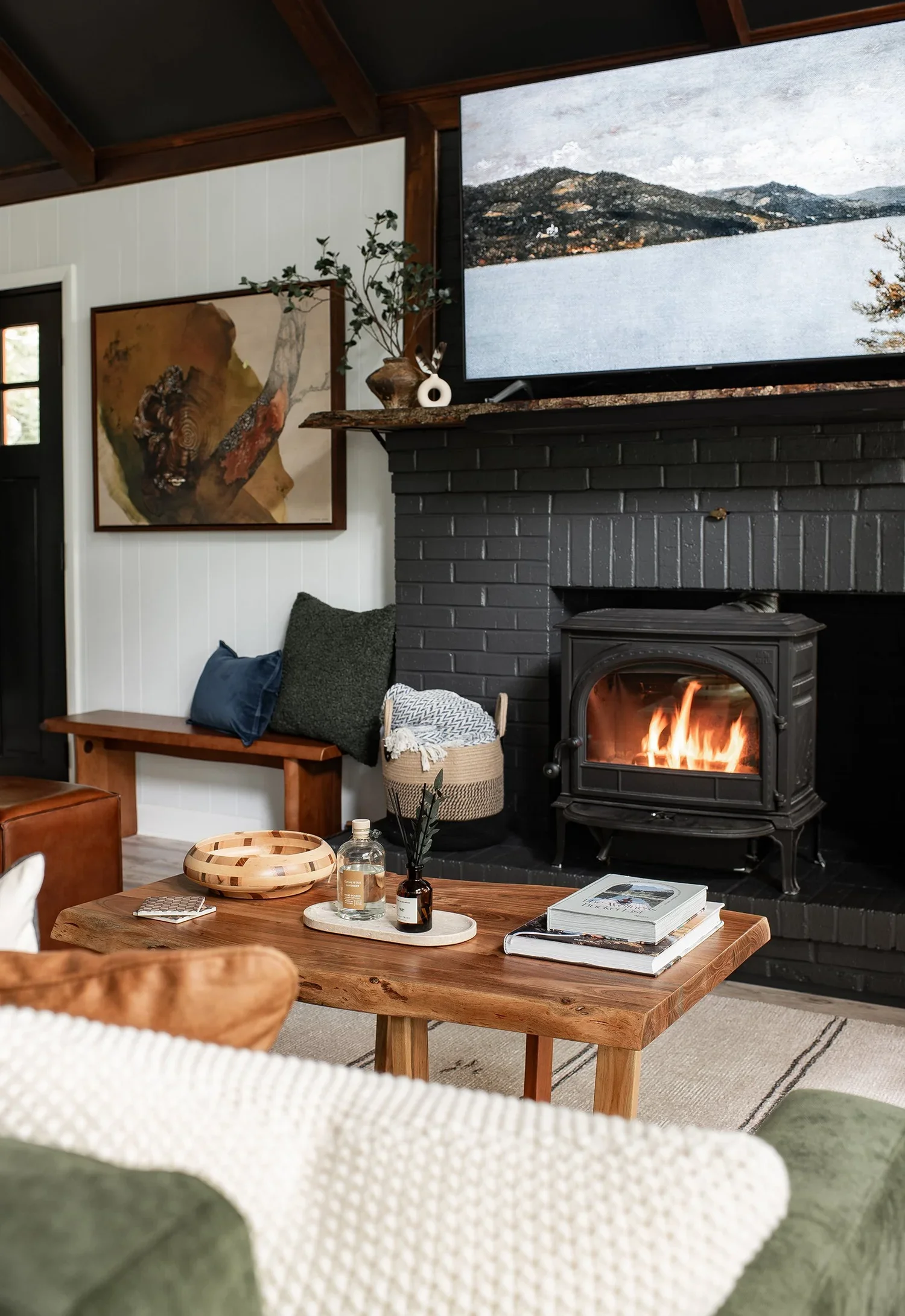 roots-and-realms-retreats-short-term-rentals-emberwood-wooded-forest-mountain-cabin10.webp