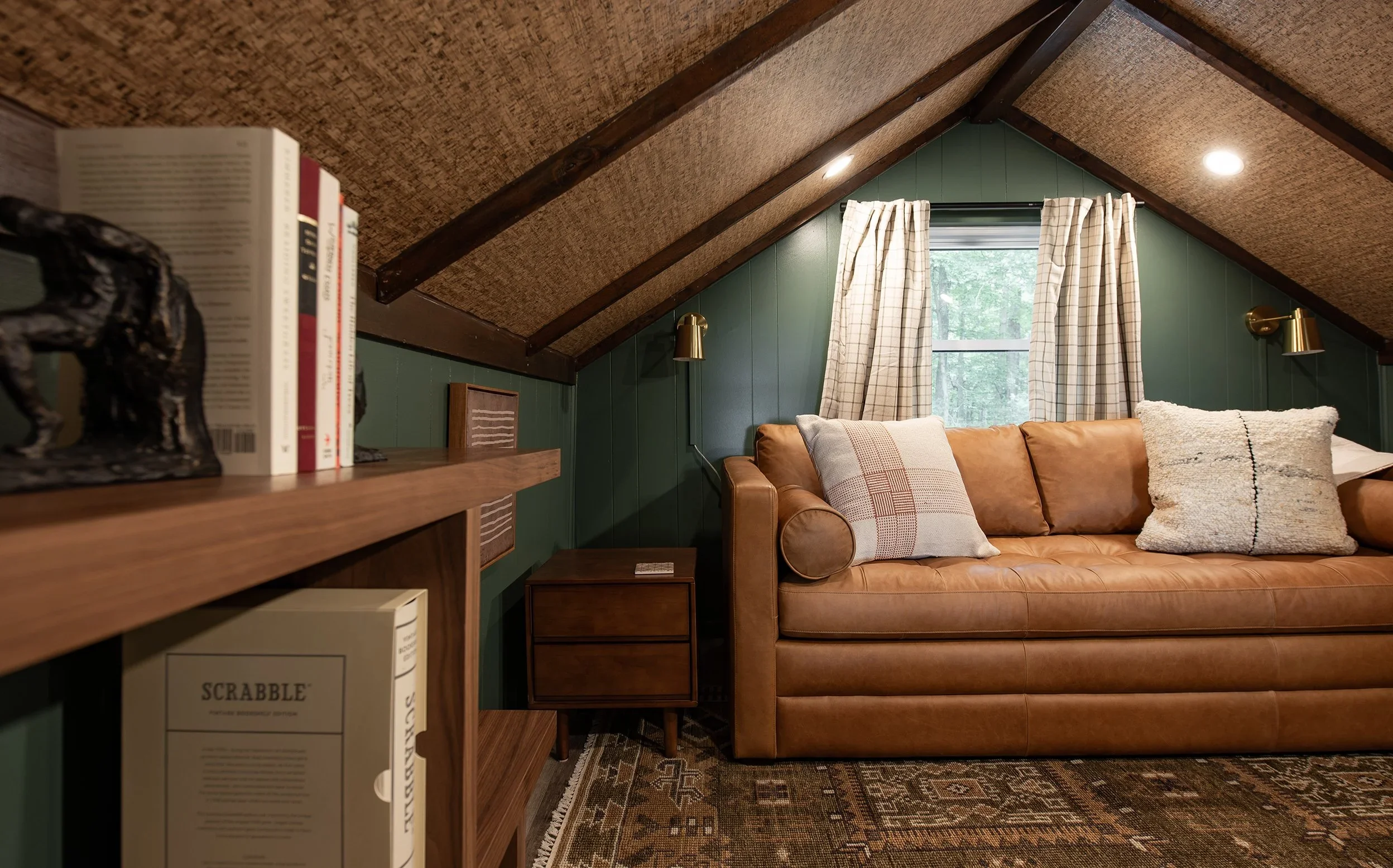 roots-and-realms-retreats-short-term-rentals-emberwood-wooded-forest-mountain-cabin23.webp