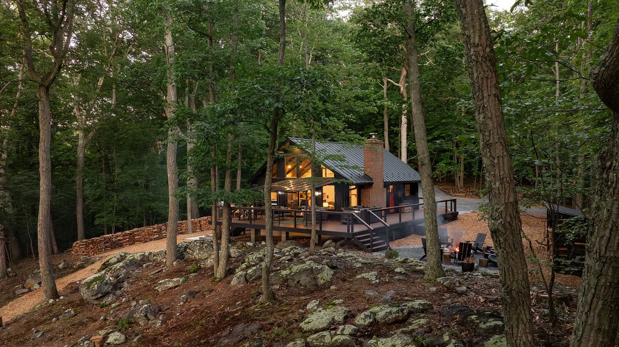 roots-and-realms-retreats-short-term-rentals-emberwood-wooded-forest-mountain-cabin2.webp