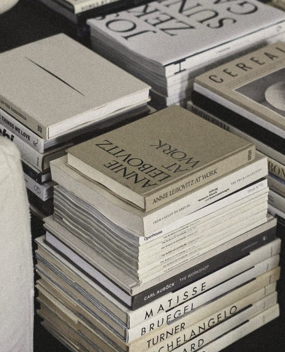 Premium brand studio focused on strategy, identity and creative direction.