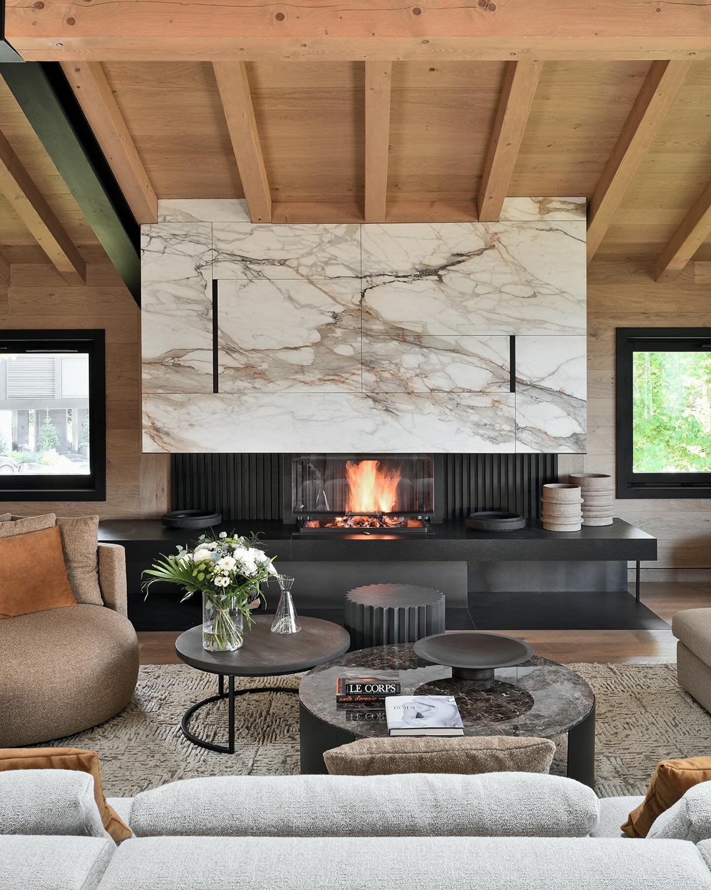 Alpine dreams in the heart of #Meg&egrave;ve ❄️
An authentic chalet reimagined with contemporary luxury &mdash; private spa, indoor swimming pool, Technogym fitness room, cinema, game room, and space for up to 12-14 guests. Six elegant en-suite bedro