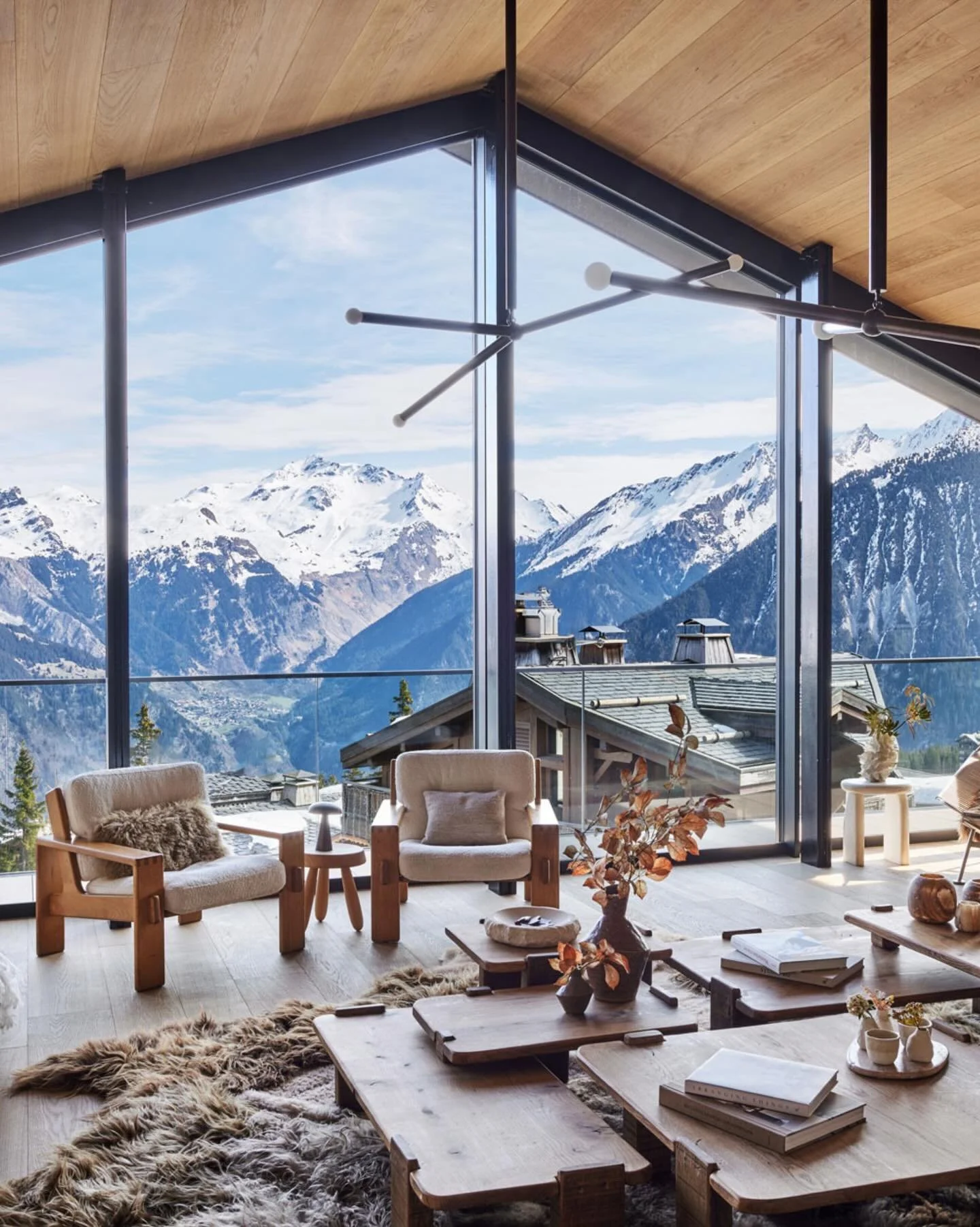 #FrenchAlps Courchevel 1850 ✨
Sharp lines. Endless views. Alpine living.

Contact us to book your stay:
E. info@ar-lifestyle.com
P. +33 628 261 898