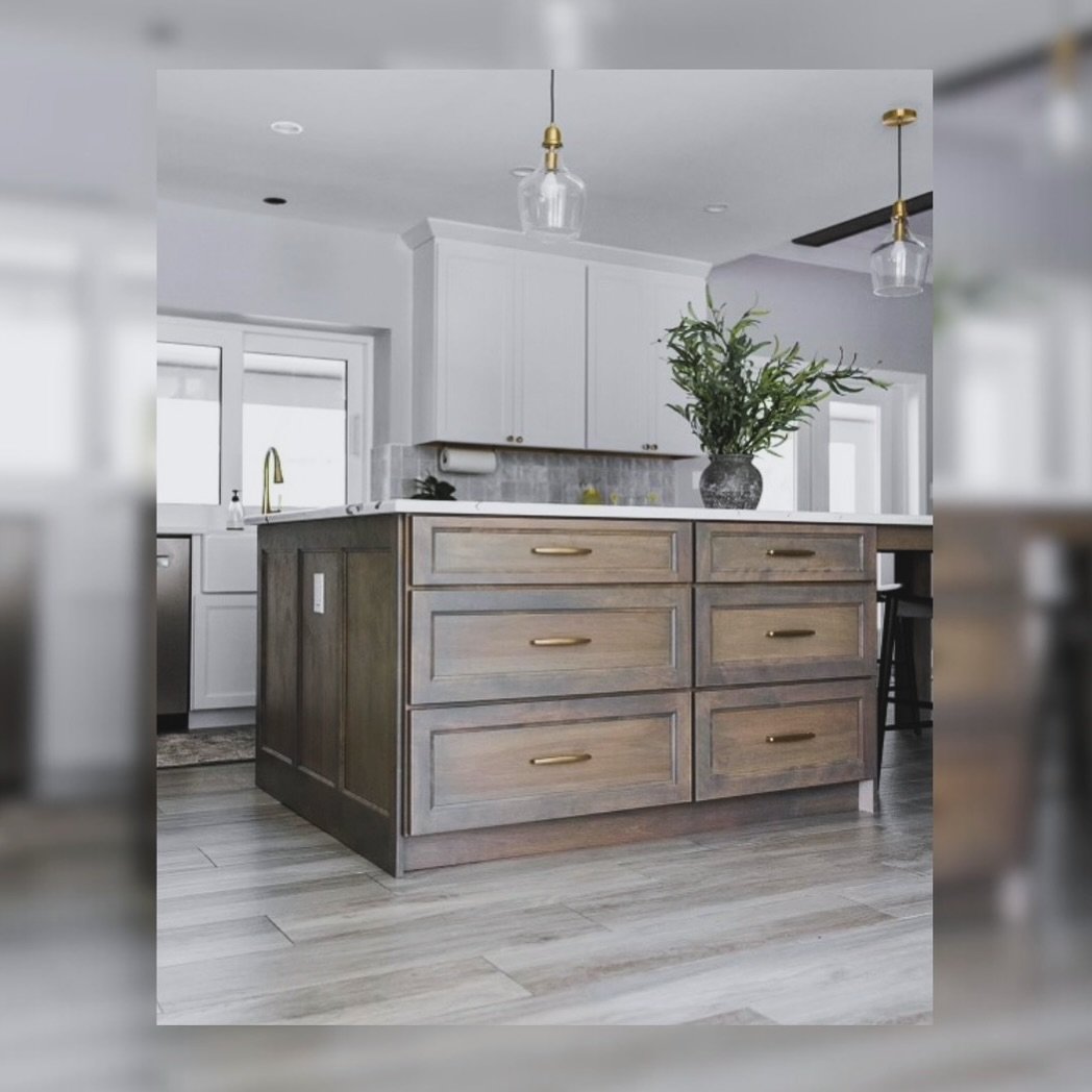 Spending our Sunday absolutely swoooooning all the storage available in this dreamy island. Airy, open &amp; functional always steals the show! 

#customkitchen #kitchenrenovation Florida Interior Design, Sarasota Interior Design, Bradenton Interior 