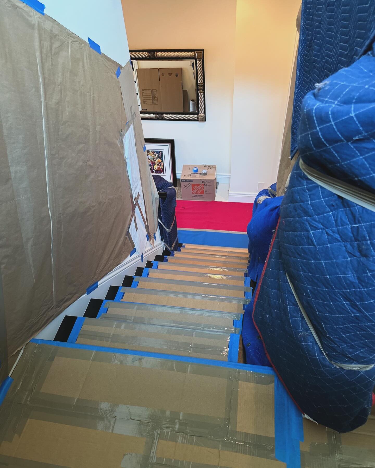GREEN FLAG ✅: when your movers prep your home like this before moving any of your belongings 

✅👏🏼✅👏🏼

#movingandstorage #movingprep #movingday #moving #movingcompany #verobeach #indianriver