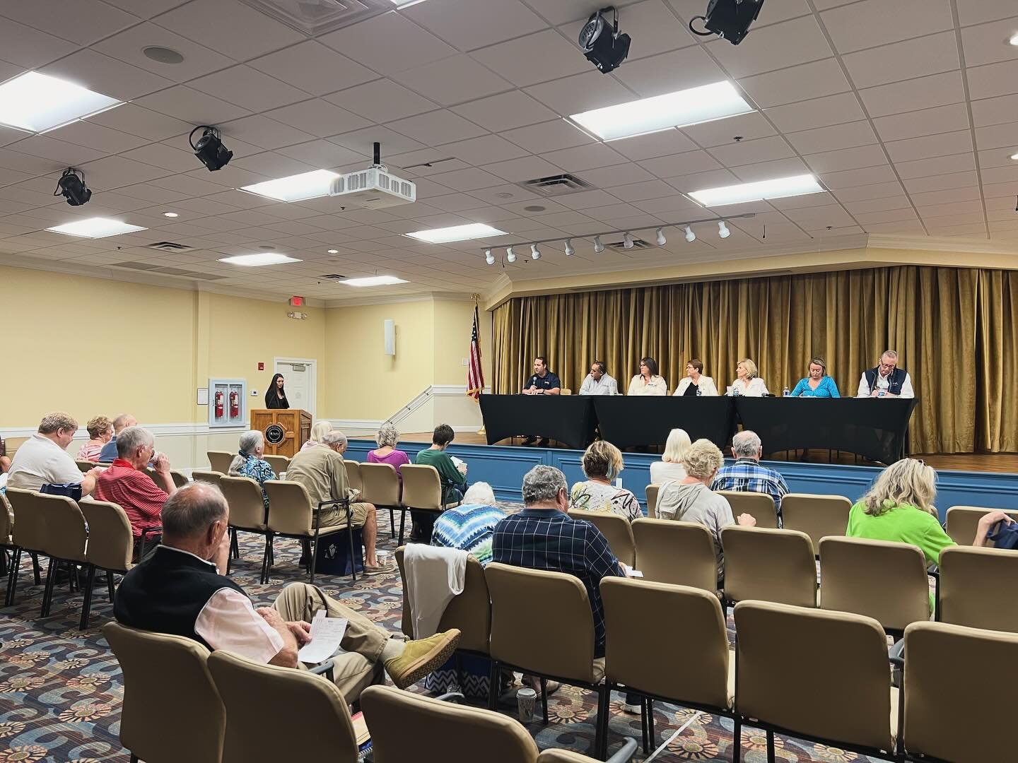 This morning we had the pleasure of speaking on a panel about Senior Moving and Downsizing at Indian River Estates 🏡  We take pride in assisting seniors with making their downsizing/moving transition stress-free! 

Thank you to all the service provi