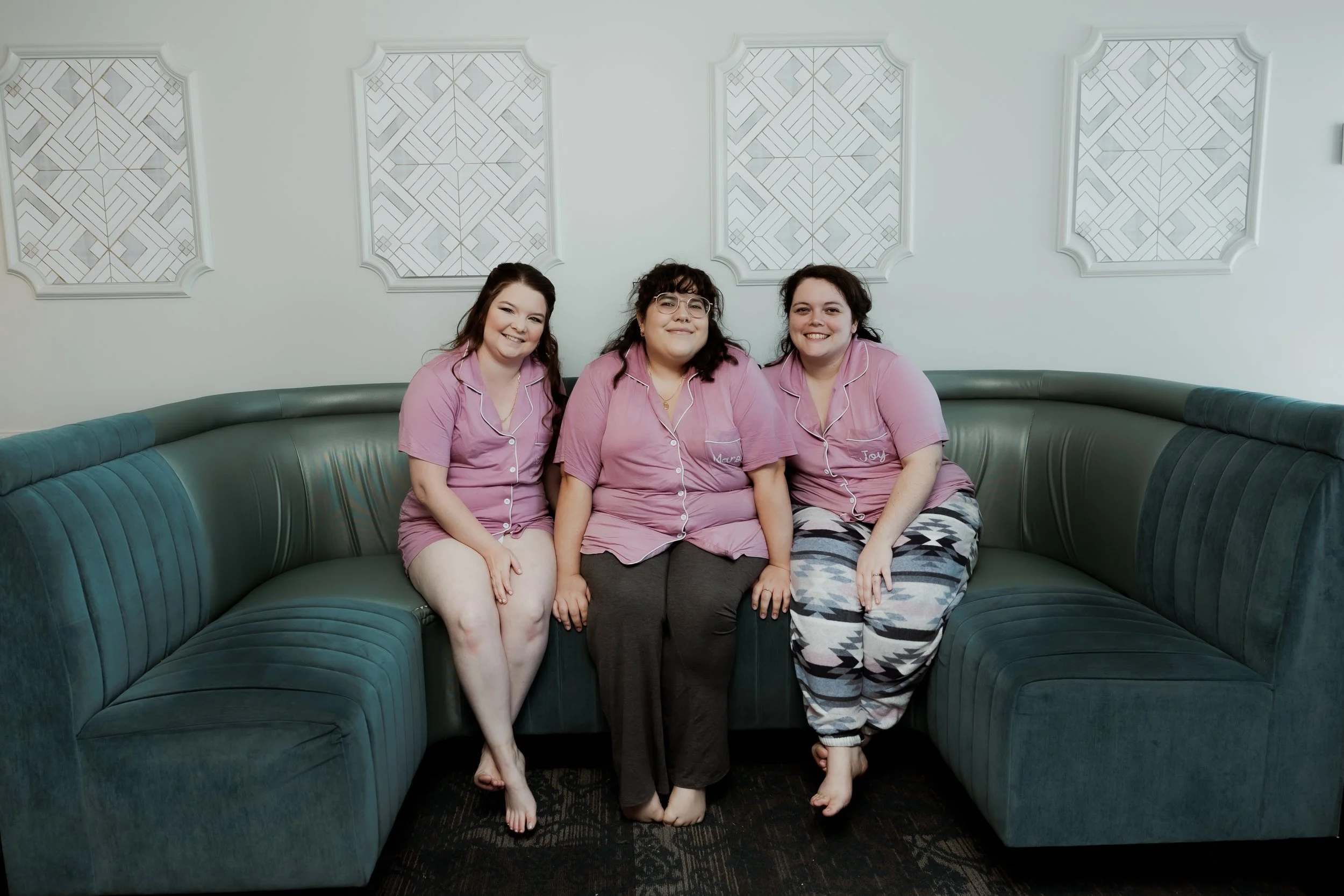 bridemaids-photos-wedding-day-bridal-suite.jpg